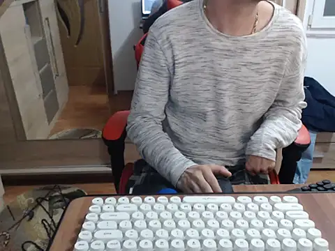 uncutguy01 online show from 10/04/25, 05:38