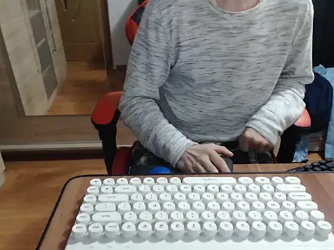 uncutguy01 online show from 10/06/25, 05:49