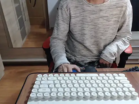 uncutguy01 online show from 10/07/25, 05:59