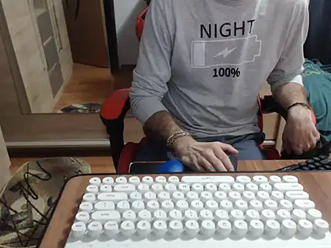 uncutguy01 online show from 10/09/25, 05:16