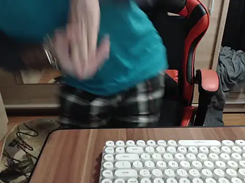 uncutguy01 online show from 10/13/25, 04:34