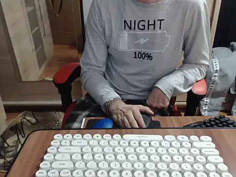 uncutguy01 online show from 10/15/25, 04:45