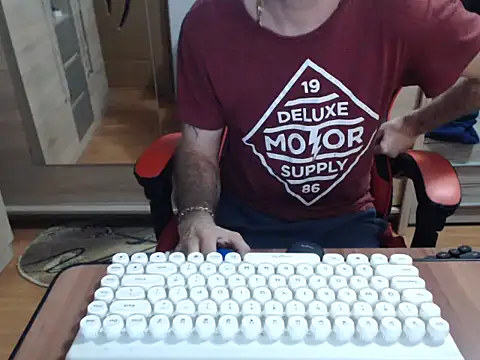 uncutguy01 online show from 10/21/25, 04:24