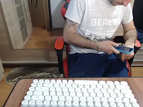 uncutguy01 online show from 10/22/25, 04:24