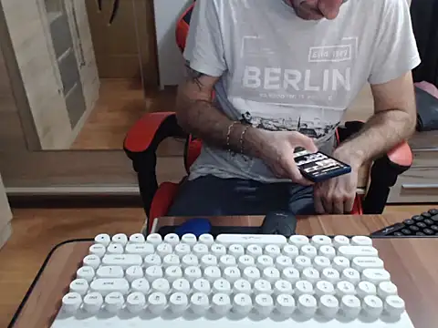 uncutguy01 online show from 10/23/25, 05:07