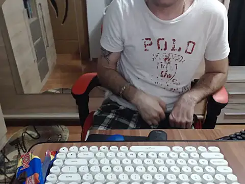 uncutguy01 online show from 10/28/25, 05:11