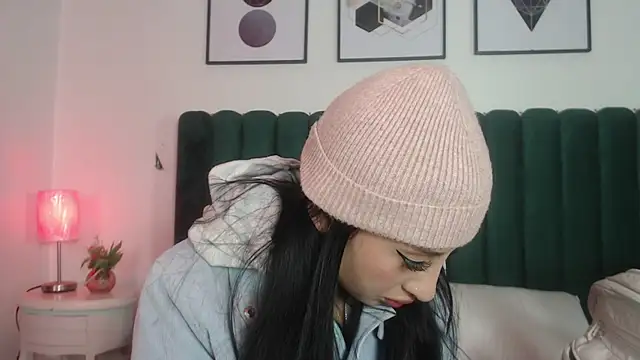 Snapshot of Nicolette_ks_ chatting on 10/31/25, 03:40 Nicolette ks online show from 10/31/25, 03:40