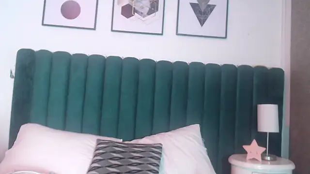 Snapshot of Nicolette_ks_ chatting on 11/11/25, 04:45 Nicolette ks online show from 11/11/25, 04:45