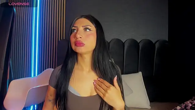 Snapshot of Nicolette_ks_ chatting on 11/21/25, 04:22 Nicolette ks online show from 11/21/25, 04:22