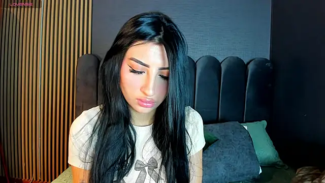 Snapshot of Nicolette_ks_ chatting on 11/25/25, 04:34 Nicolette ks online show from 11/25/25, 04:34