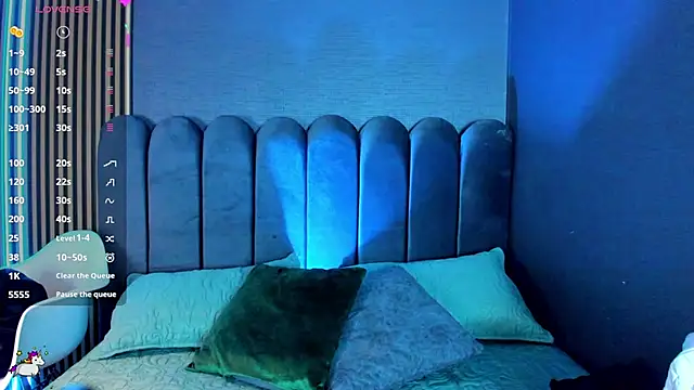 Snapshot of Nicolette_ks_ chatting on 12/16/25, 03:55 Nicolette ks online show from 12/16/25, 03:55