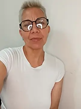 Snapshot of luz_bella chatting on 12/09/24, 02:24 luz bella online show from 12/09/24, 02:24