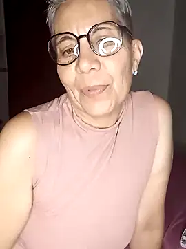 Snapshot of luz_bella chatting on 12/27/24, 02:47 luz bella online show from 12/27/24, 02:47