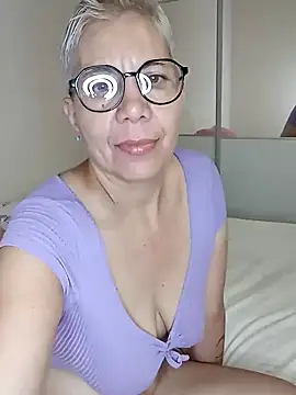 Snapshot of luz_bella chatting on 12/31/24, 02:40 luz bella online show from 12/31/24, 02:40