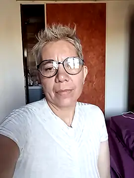 Snapshot of luz_bella chatting on 01/13/25, 10:58 luz bella online show from 01/13/25, 10:58