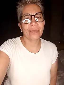 Snapshot of luz_bella chatting on 01/29/25, 01:48 luz bella online show from 01/29/25, 01:48