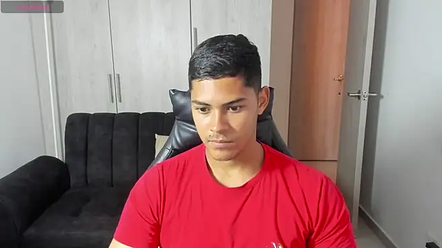 Snapshot of Iamdylan777 chatting on 10/07/25, 04:37 Iamdylan777 online show from 10/07/25, 04:37