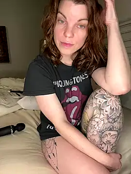 wildefaye online show from 11/13/25, 09:03