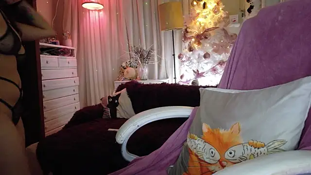 AllisonCatUwU online show from 11/14/25, 04:38