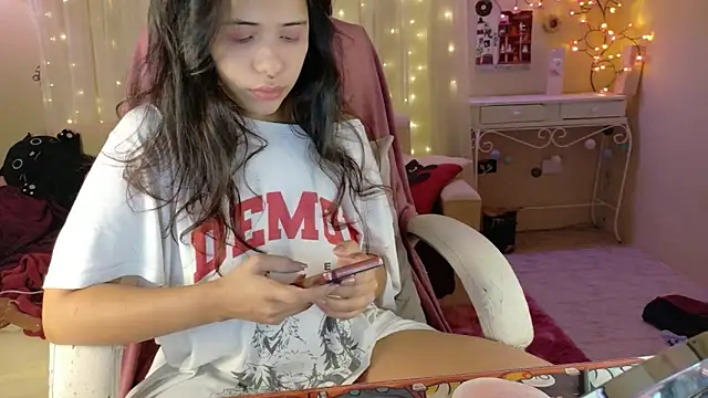 Snapshot of AllisonCatUwU chatting on 04/07/26, 03:34 AllisonCatUwU online show from 04/07/26, 03:34