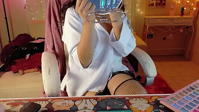 Snapshot of AllisonCatUwU chatting on 04/11/26, 03:38 AllisonCatUwU online show from 04/11/26, 03:38