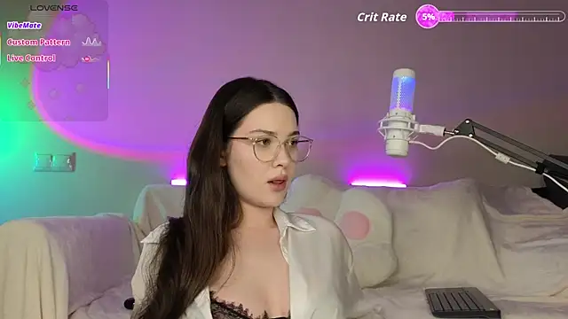 Snapshot of AokiAnna chatting on 11/16/25, 10:32 AokiAnna online show from 11/16/25, 10:32