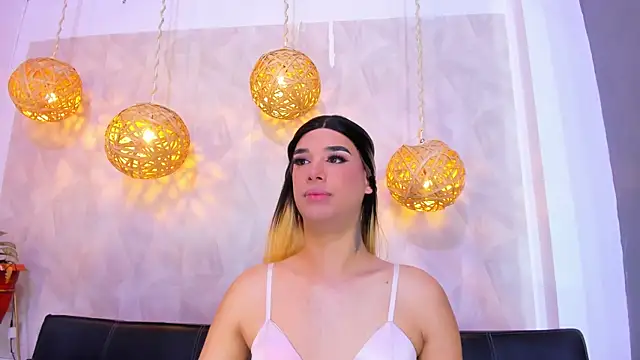 victoria aleia  online show from 12/19/24, 08:34