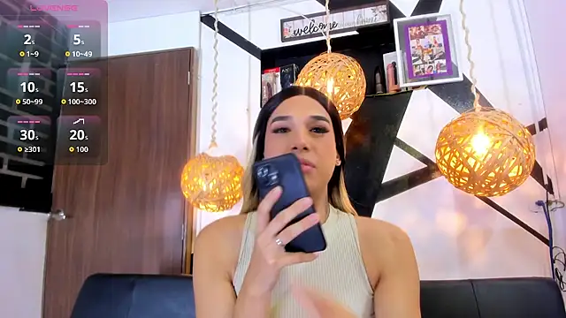 victoria aleia  online show from 10/23/25, 10:19