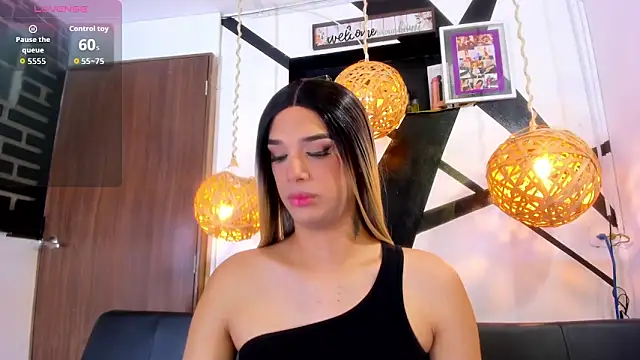 victoria aleia  online show from 10/27/25, 10:03