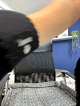 Isakeys  online show from 10/17/25, 07:16