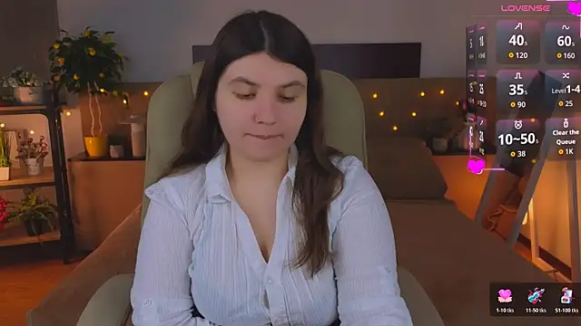 Snapshot of Viola__Shy chatting on 04/05/26, 07:44 Viola Shy online show from 04/05/26, 07:44