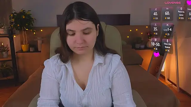 Snapshot of Viola__Shy chatting on 04/10/26, 08:35 Viola Shy online show from 04/10/26, 08:35