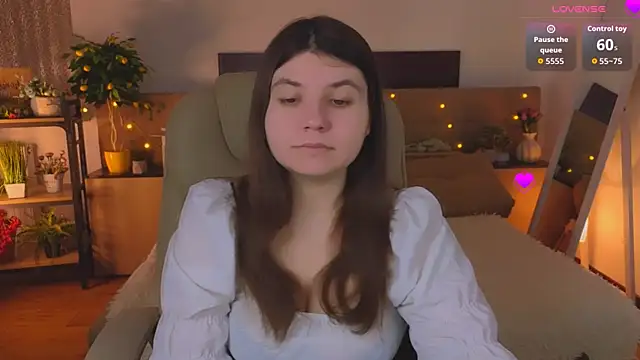 Snapshot of Viola__Shy chatting on 04/20/26, 08:21 Viola Shy online show from 04/20/26, 08:21