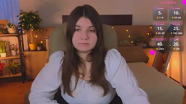 Snapshot of Viola__Shy chatting on 04/21/26, 02:51 Viola Shy online show from 04/21/26, 02:51