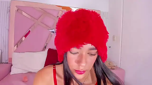 Snapshot of EmmyCruzZ chatting on 12/24/24, 07:39 EmmyCruzZ online show from 12/24/24, 07:39