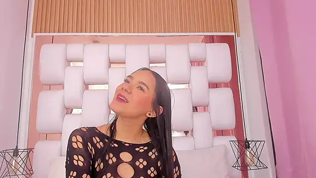 EmmyCruzZ online show from 11/13/25, 07:46