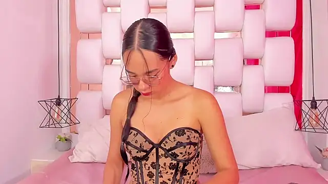 EmmyCruzZ online show from 11/28/25, 07:05