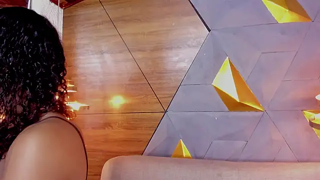 Snapshot of sarah_banks1 chatting on 12/27/24, 07:03 sarah banks1 online show from 12/27/24, 07:03