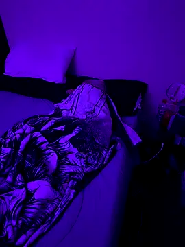 Snapshot of bdsm4u chatting on 12/16/25, 01:43 bdsm4u online show from 12/16/25, 01:43