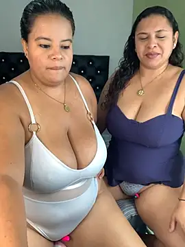 twocurvylatins online show from 07/06/26, 10:23