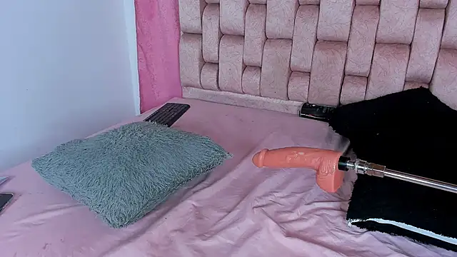 Snapshot of Emma_Evelyn chatting on 10/12/25, 07:13 Emma Evelyn online show from 10/12/25, 07:13