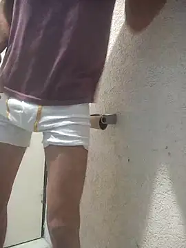 Snapshot of Leonul chatting on 10/22/25, 01:50 Leonul online show from 10/22/25, 01:50