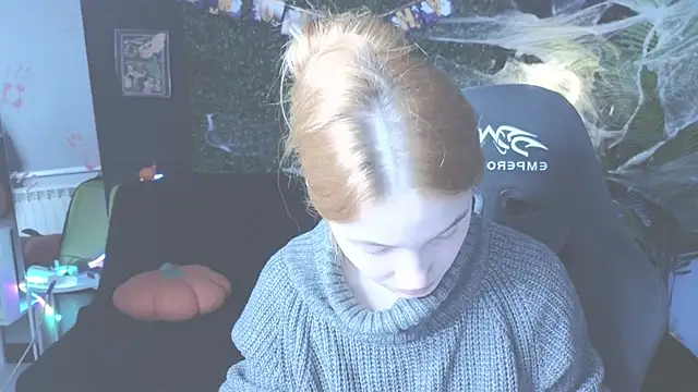 Snapshot of erikabrian chatting on 10/22/25, 01:39 erikabrian online show from 10/22/25, 01:39