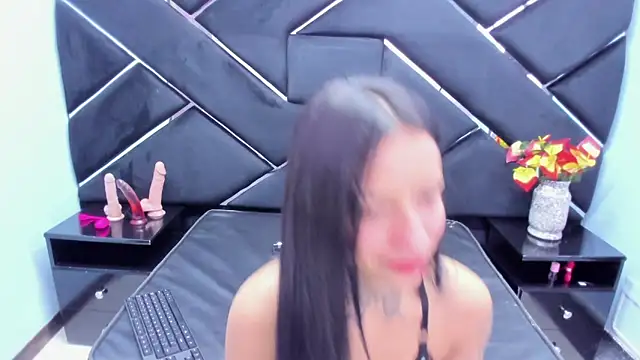 ChloeRosey online show from 10/31/25, 04:02