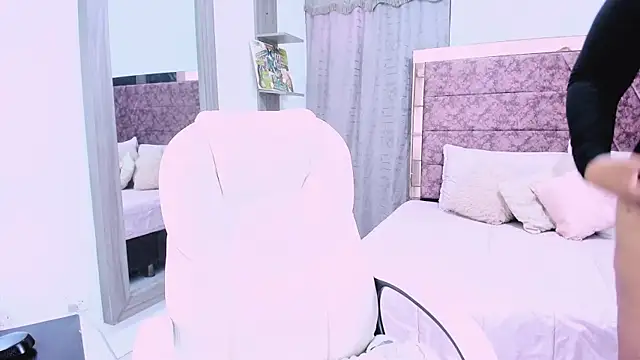 Lakshmi hotx online show from 02/06/25, 11:54