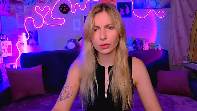 Snapshot of Maria_Hunt chatting on 09/23/25, 06:27 Maria Hunt online show from 09/23/25, 06:27