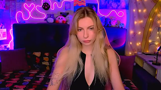 Snapshot of Maria_Hunt chatting on 10/03/25, 04:42 Maria Hunt online show from 10/03/25, 04:42