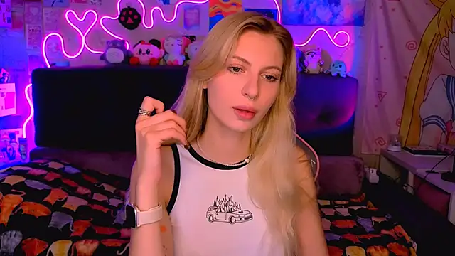 Snapshot of Maria_Hunt chatting on 10/08/25, 04:54 Maria Hunt online show from 10/08/25, 04:54