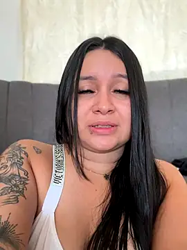 Snapshot of Pretty_Isadora chatting on 10/15/25, 08:09 Pretty Isadora online show from 10/15/25, 08:09