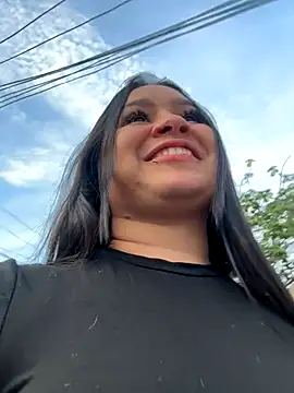 Pretty Isadora online show from 10/17/25, 10:12